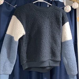 AMERICAN EAGLE SUPER COMFY BLUE & WHITE SWEATER🦋